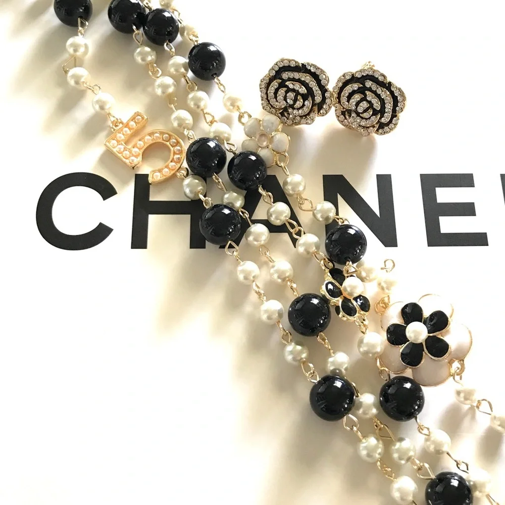 ๐๐๏ธโจ๐HOST PICK ๐Gorgeous Sweater Necklace - Picture 1 of 3